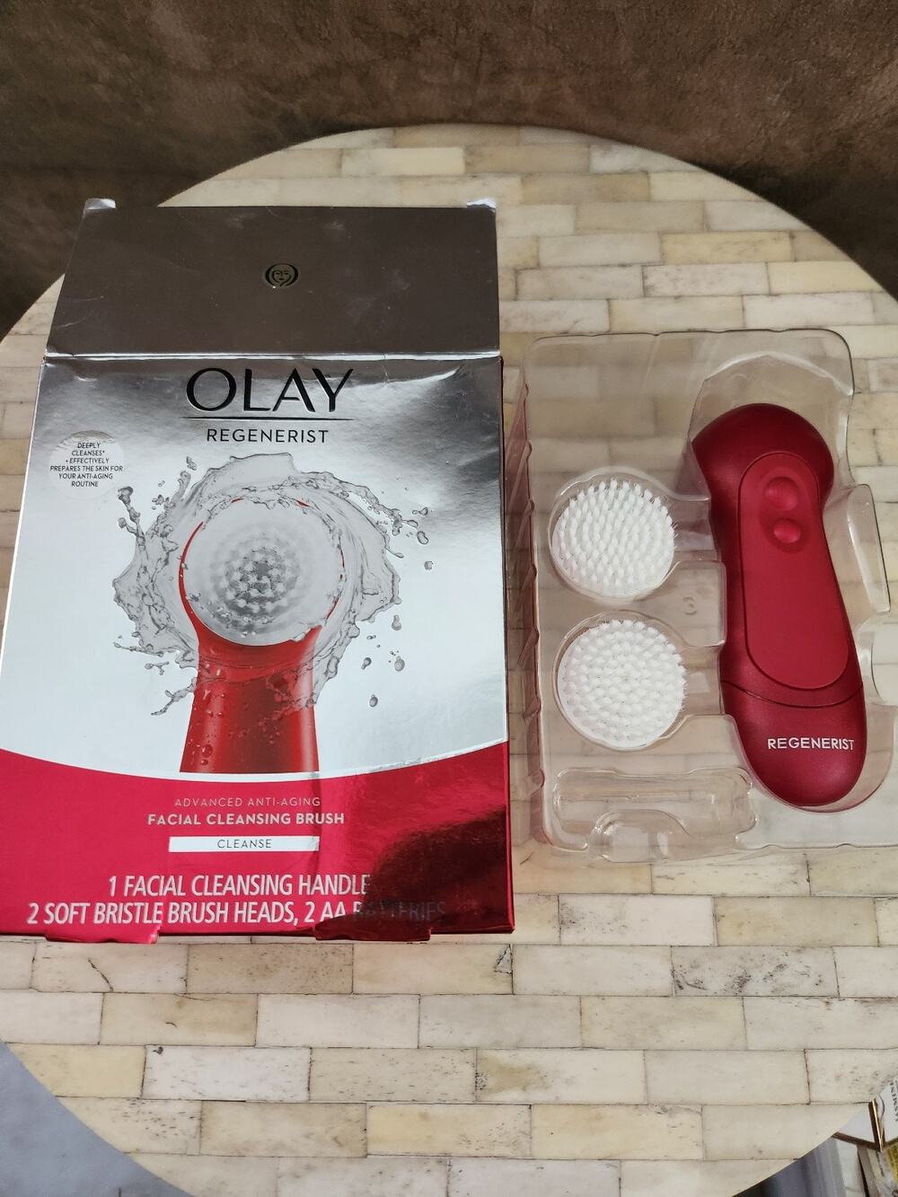 Olay Regenerist Advanced Anti-Aging Facial Cleansing Brush